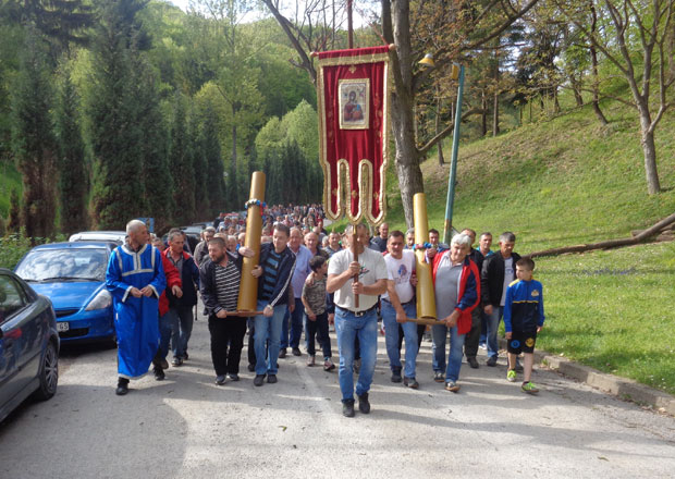 Ратарске свеће у четвртак стижу у Троношу